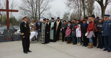 Troița deznădejdii. Resemnare înecată în lacrimi, pentru familiile eroilor de la Tuzla - 6