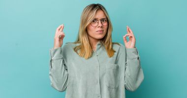 Stire din Sănătate : Scăpaţi de acest obicei! Rosul unghiilor aduce o mulţime de dezavantaje