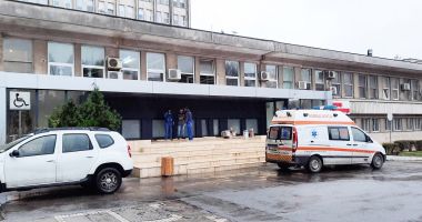 Urgenţa Spitalului Judeţean Constanţa, modernizată din sponsorizări. "Geamurile datau de prin anii '90, șuiera vântul prin ele" - 2