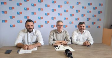 Stire din Politică-Administrație : Dezbateri de interes la sediul USR Constanţa. Stelian Ion: "Puterea actuală vine cu legi îngrijorătoare"