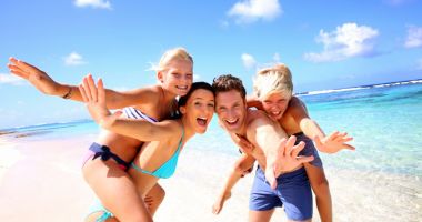 Stire din Economie : Vacanţe la preţ redus. Febra cumpărăturilor a cuprins şi agenţiile de voiaj
