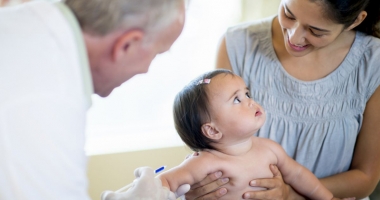 Stire din Sănătate : De ce apar reacțiile adverse ale vaccinurilor. Substanțele se găsesc și în produsele folosite zilnic