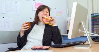 Stire din Sănătate : Veganismul nu este egal cu sănătatea, dar oamenii trebuie învățați să nu mai mănânce parizer
