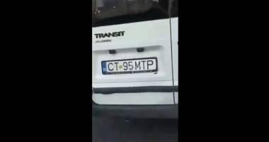 VIDEO. Vieți puse în pericol, în maxi taxi. Șoferul se joacă pe telefon, în timp ce conduce! - 6
