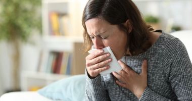 Stire din Sănătate : Virusul sincițial respirator poate afecta în egală măsură adulţii şi copiii