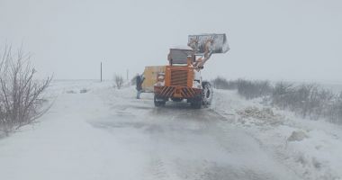 Furia albă a făcut ravagii. Drumuri închise, maşini blocate şi localităţi fără apă sau curent - 3