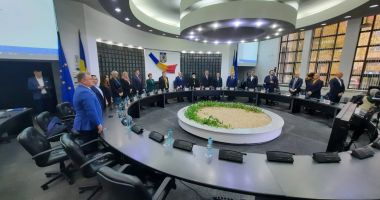 Stire din Politică-Administrație : Oraşele Constanţa şi Tulcea au sărbătorit împreună Ziua Dobrogei. "Forţa naţiunii stă în coeziunea oamenilor"