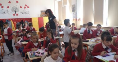 Şcoala "Gheorghe Ţiţeica", la ceas aniversar - 53 de ani de existenţă - 3