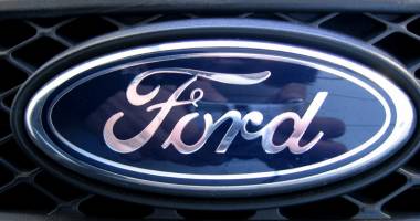 Stire din Economie : Ford va rechema pentru reparații 342.000 de autoutilitare care au probleme la puntea spate