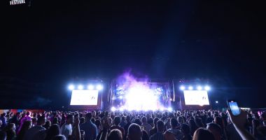 Stire din Cultură-Educație : Peste 7.000 de participanți în prima seară a ForeverSea Festival din Mamaia Nord