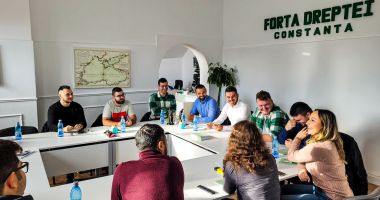 Stire din Politică-Administrație : Tinerii constănţeni din Forţa Dreptei au participat la un training cu Alexandru Manda