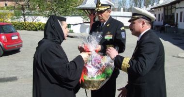 Stire din Eveniment : Legătură spirituală dintre marinarii militari și Mănăstirea Dintr-un Lemn