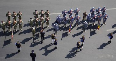 Drapelul de luptă al infanteriștilor marini de la „Heracleea”, decorat cu Ordinul „Virtutea Militară” - 2