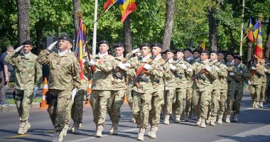 Drapelul de luptă al infanteriștilor marini de la „Heracleea”, decorat cu Ordinul „Virtutea Militară” - 3