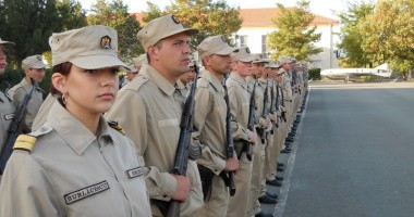 O serie nouă de soldați voluntari se antrenează la Mangalia
