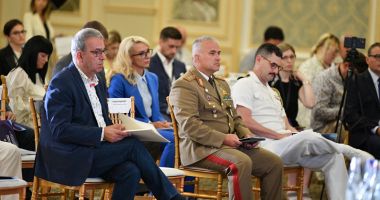 Șeful Statului Major al Forțelor Navale Române și Atașatul naval al SUA în România, la „International Public Forum. NATO și provocǎrile pentru 2023 – 2024”, eveniment organizat de ADDJC - 4