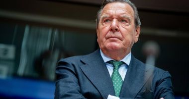 Stire din Actualitate : Fostul cancelar german Gerhard Schröder dă în judecată parlamentul pentru revocarea unor privilegii