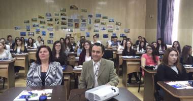 Stire din Cultură-Educație : Foști absolvenți ai Colegiului "Eminescu", "ambasadori" ai Comisiei Europene