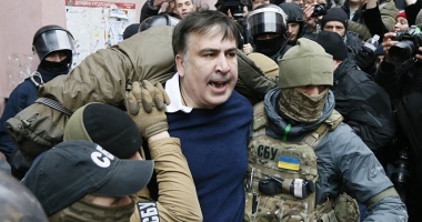 Stire din Actualitate : Fostul președinte georgian  Mihail Saakașvili,  eliberat de un tribunal din Kiev