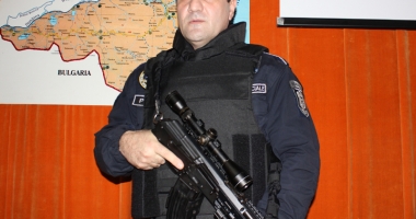 Fostul șef al "mascaților" îi antrenează pe polițiștii locali. "Nu poți să ai 150 de kilograme și apoi să aperi cetățeanul" - 4