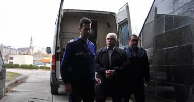 Stire din Eveniment : Fostul decan de la Farmacie, profesorul Gheorghe Țarălungă, trimis în judecată. Este acuzat de 11 infracțiuni