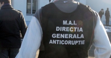 Stire din Eveniment : Fostul ofițer de Poliție  Emil Manolachi rămâne în arest