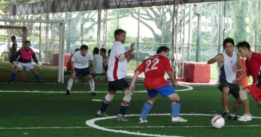 Stire din Diverse : La o partidă de fotbal, ca între băieți, în Mamaia