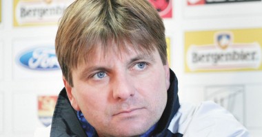 Stire din Sport : Mișcare-surpriză a lui Dusan Uhrin jr.