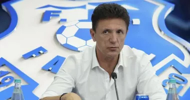 Stire din Sport : Gică Popescu a preluat pachetul majoritar de acțiuni la Farul. Echilibrul financiar, prima prioritate