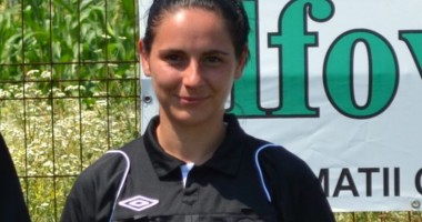 Stire din Sport : Fotbal / O asistentă de Liga a III-a a fost agresată de un jucător!