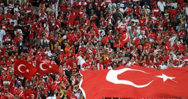 Stire din Sport : Fotbal - CM 2014 / Ce-i așteaptă pe români în Turcia, vezi câți "fanatici" vor veni pe stadion