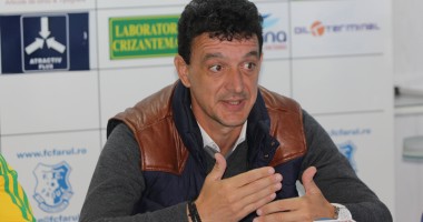 Stire din Sport : Antrenorul FC Farul avertizează: "Este nevoie ca toată lumea să tragă în aceeași direcție, iar cei care nu o fac să plece"