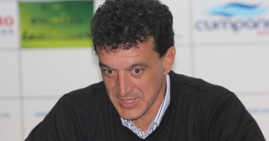 Stire din Sport : Reacția antrenorului FC Farul, Alin Artimon, la măsurile luate de conducătorii clubului: "Pe mine, ca antrenor și pe ei, ca jucători, ne afectează"