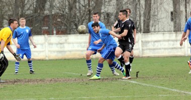 Stire din Sport : FC Viitorul și FC Farul se întâlnesc, azi, în play-off-ul Juniorilor B