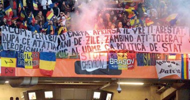 Stire din Sport : FRF, amendată de FIFA cu 20.000 franci elvețieni pentru incidente de la Olanda - România