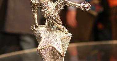 Stire din Sport : Fotbal: Gică Hagi, premiat de LPF cu ocazia împlinirii a 50 de ani