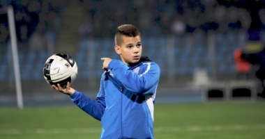 Stire din Sport : Ianis Hagi, situație SPECIALĂ la Fiorentina. Ce a decis clubul italian în privința fiului lui GICĂ HAGI