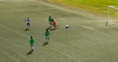 Stire din Actualitate : Moment cumplit la un meci de fotbal! Un jucător de 21 de ani s-a prăbușit fără suflare pe teren