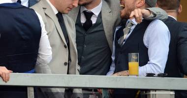 Fără rușine: fotbaliști surprinși urinând pe balcon / GALERIE FOTO - 4