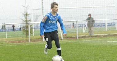 Stire din Sport : Rezultatele Academiei Hagi, la "Cupa E-ON Kinder 2014"