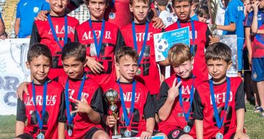 Stire din Sport : Micii fotbaliști de la CS Metalul, campionii Cupei FC Farul
