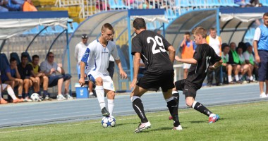 Stire din Sport : Un jucător al Farului simte "răceala" Suediei