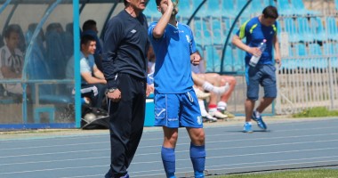 Stire din Sport : Ion Răuță îi răspunde lui Constantinescu: "Interesul nostru era să câștigăm, nu să jucăm cu încă un junior în teren"