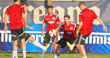 Stire din Sport : Fotbal: Victor Pițurcă a ales stranierii pentru meciurile cu Ungaria și Finlanda