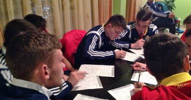 Stire din Sport : Academia "Hagi", lecție de viitor: "Educația este la fel de importantă ca și fotbalul"