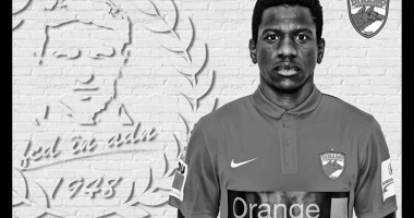 Stire din Sport : Fotbal îndoliat! Patrick Ekeng, mort pe teren, la 26 de ani