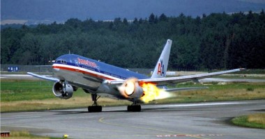 Un avion de pasageri a luat foc la decolare
