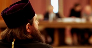 Stire din Diverse : Doi călugări s-au distrat cu femei și băutură chiar în Episcopie