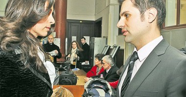 Stire din Diverse : Încep dezvăluirile: "Avea mâinile pline de sânge și păr smuls pe haine"