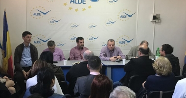 Stire din Politică-Administrație : Oamenii lui Tăriceanu i-au pus gând rău deputatului Mircea Banias